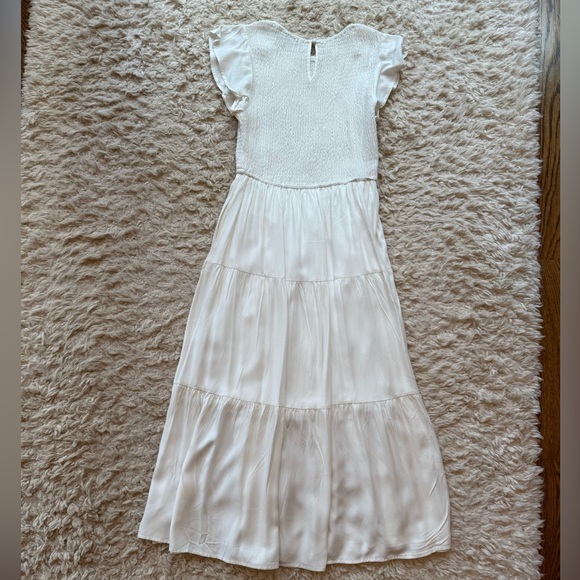 Meroketty brand white flutter sleeve smocked midi dress Women’s size medium - Picture 5 of 6